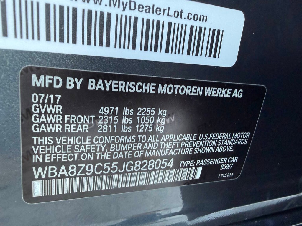 BMW 3 Series Vehicle Full-screen Gallery Image 35