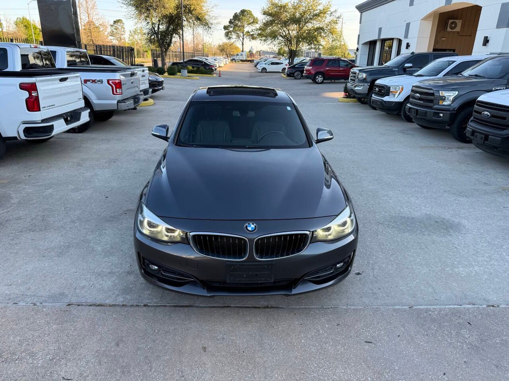 BMW 3 Series Vehicle Full-screen Gallery Image 41