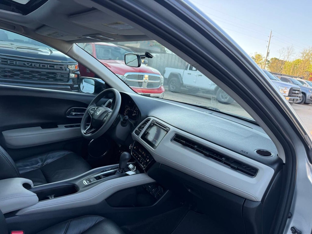 Honda HR-V Vehicle Full-screen Gallery Image 09