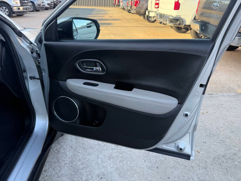 Honda HR-V Vehicle Full-screen Gallery Image 11