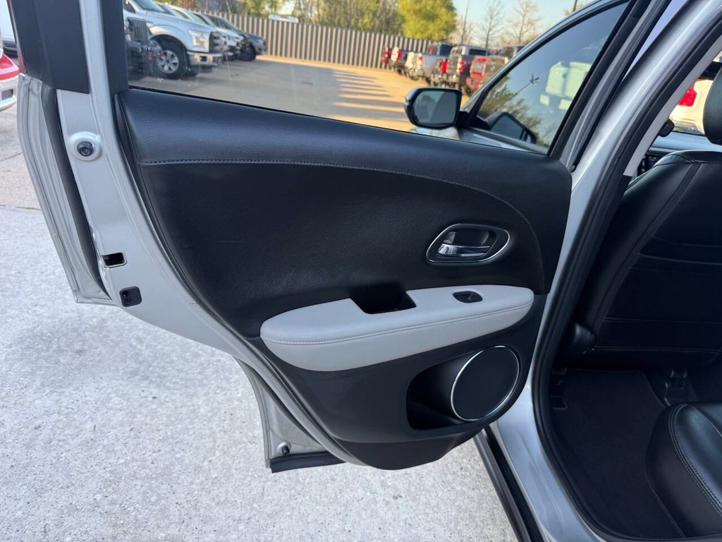 Honda HR-V Vehicle Full-screen Gallery Image 14