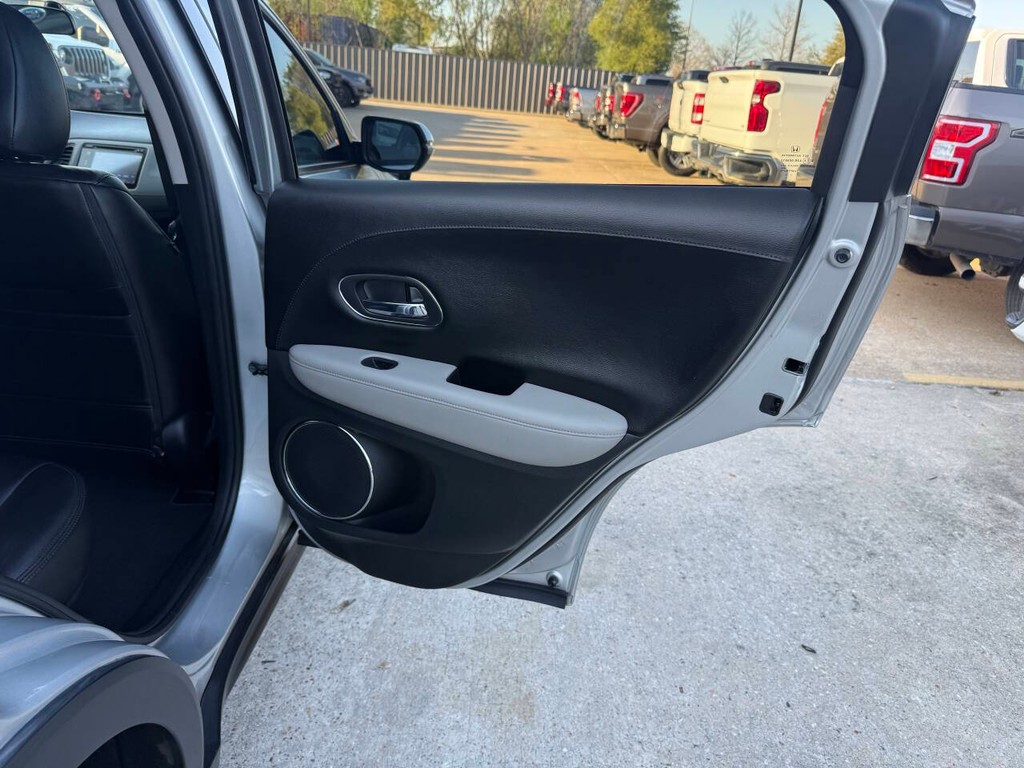 Honda HR-V Vehicle Full-screen Gallery Image 16