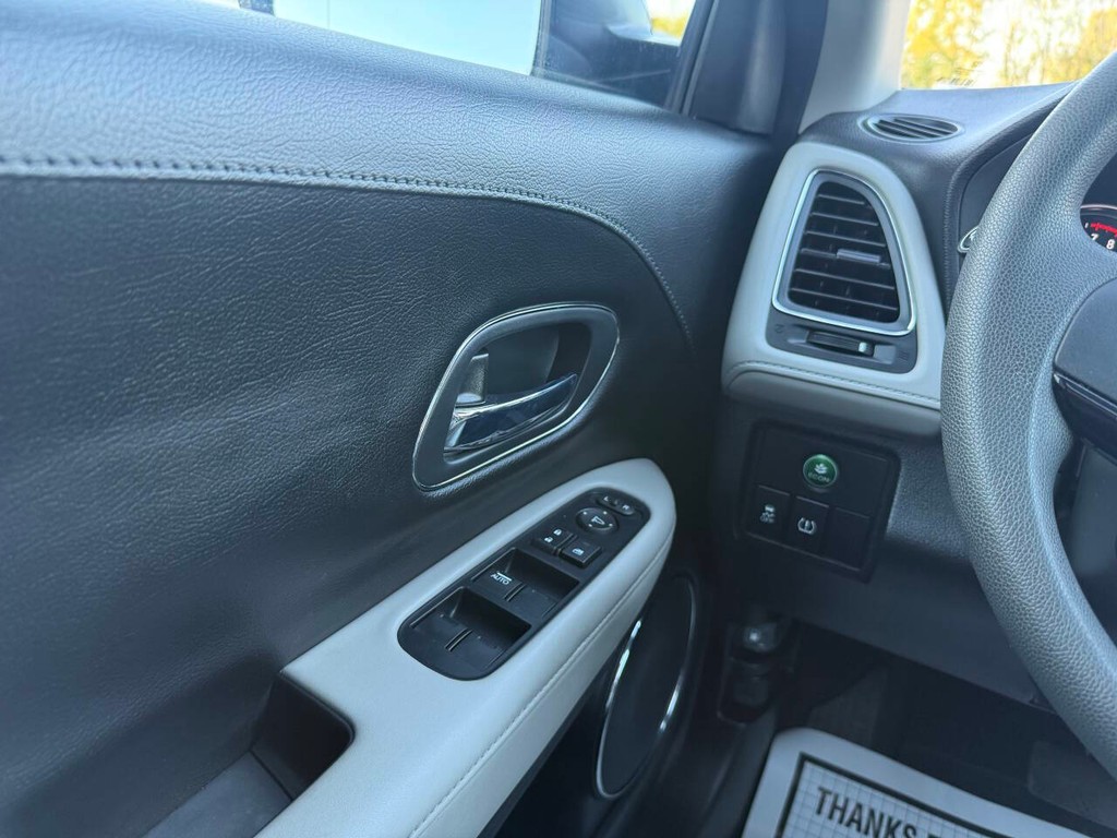 Honda HR-V Vehicle Full-screen Gallery Image 30