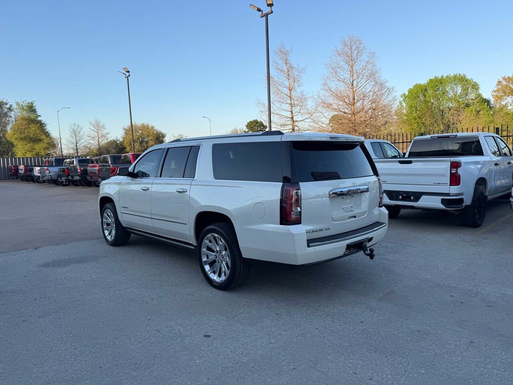 GMC Yukon XL Vehicle Full-screen Gallery Image 04
