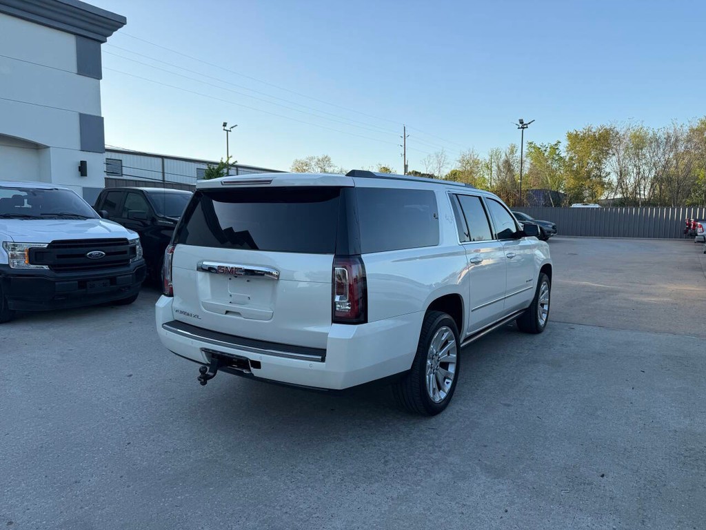 GMC Yukon XL Vehicle Full-screen Gallery Image 05