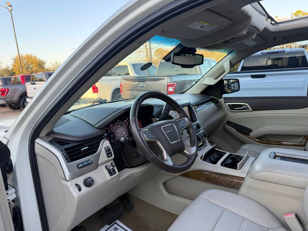 GMC Yukon XL Vehicle Full-screen Gallery Image 06