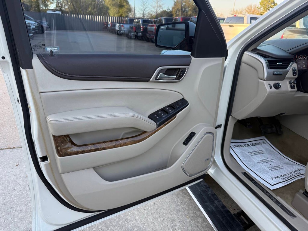 GMC Yukon XL Vehicle Full-screen Gallery Image 08