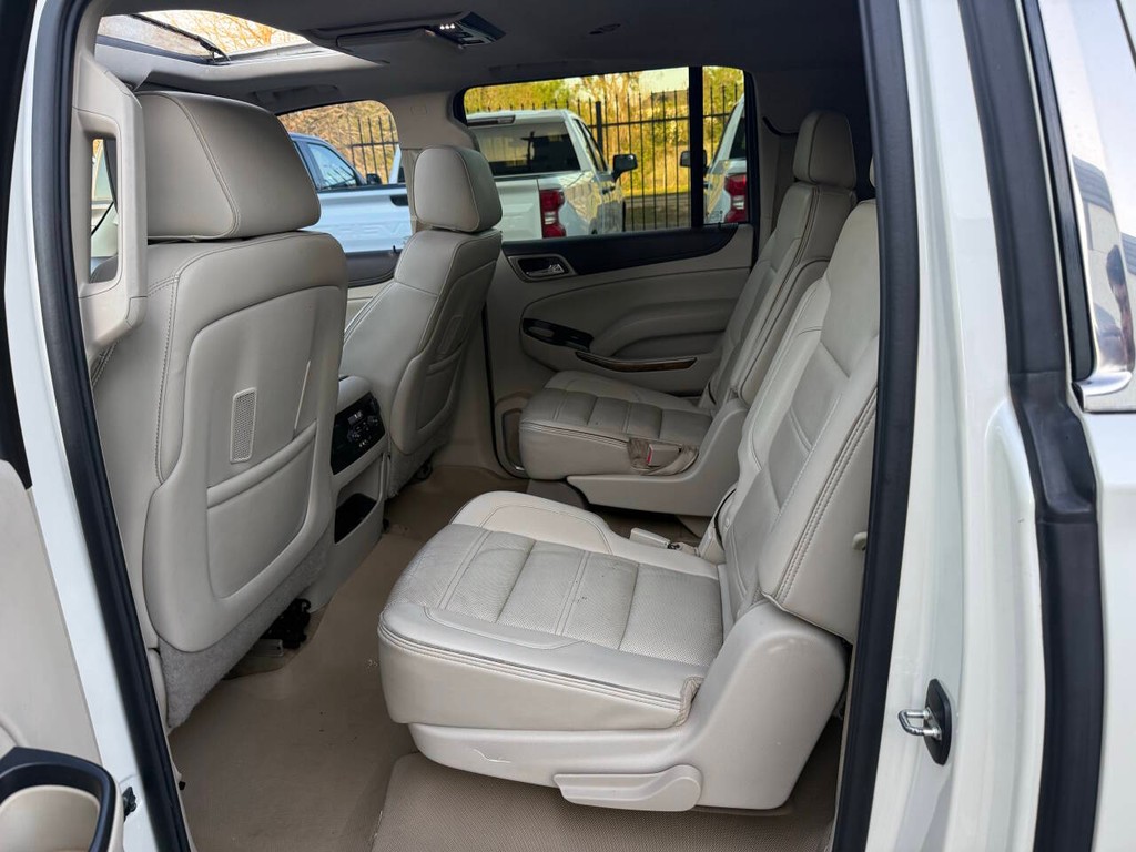 GMC Yukon XL Vehicle Full-screen Gallery Image 13