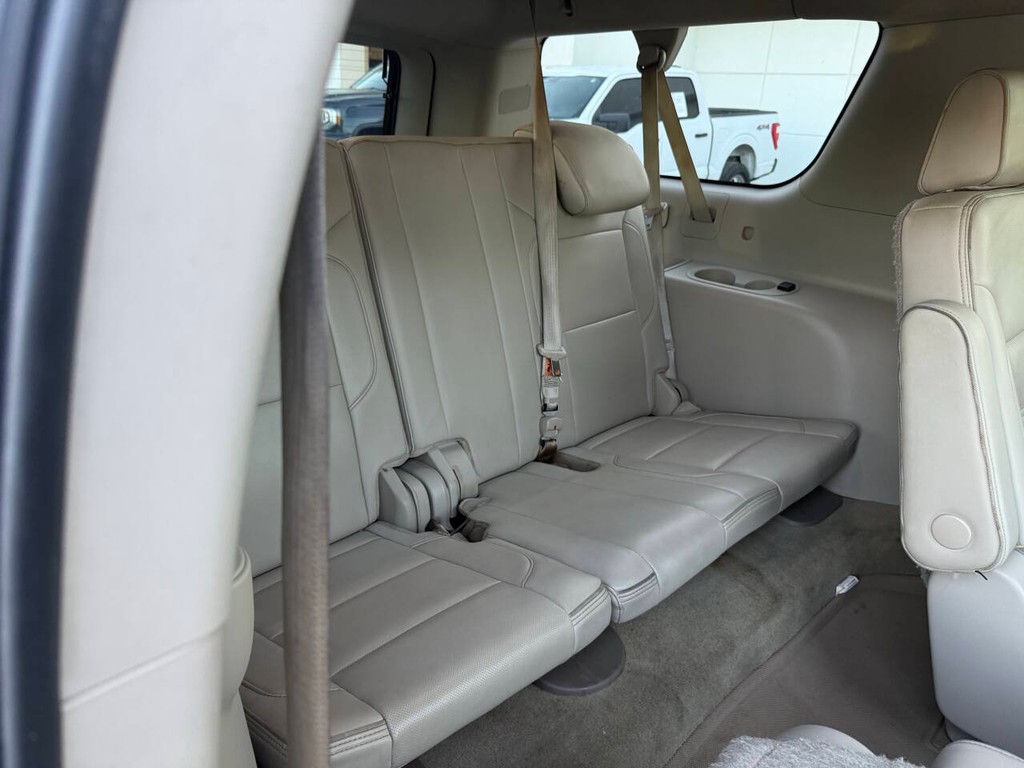 GMC Yukon XL Vehicle Full-screen Gallery Image 17