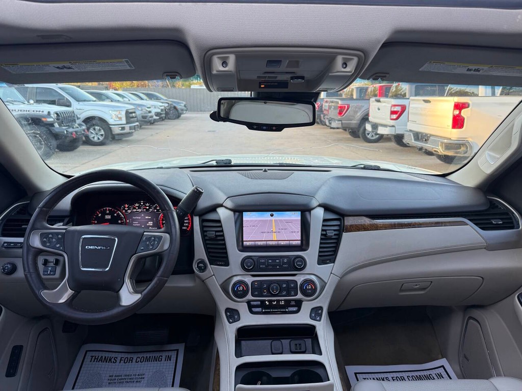 GMC Yukon XL Vehicle Full-screen Gallery Image 19