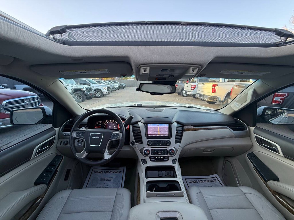 GMC Yukon XL Vehicle Full-screen Gallery Image 20
