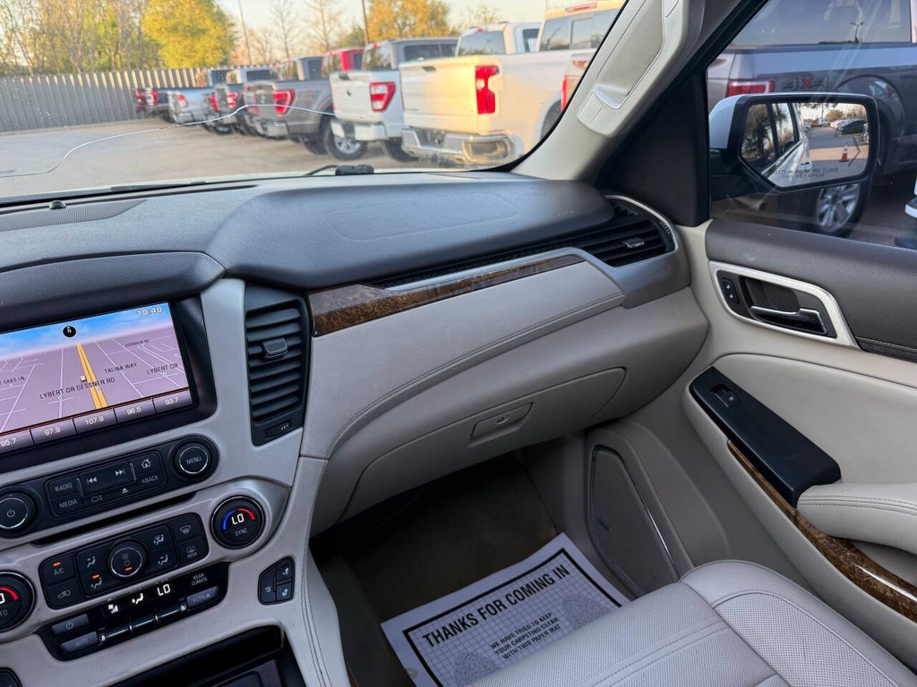 GMC Yukon XL Vehicle Full-screen Gallery Image 22