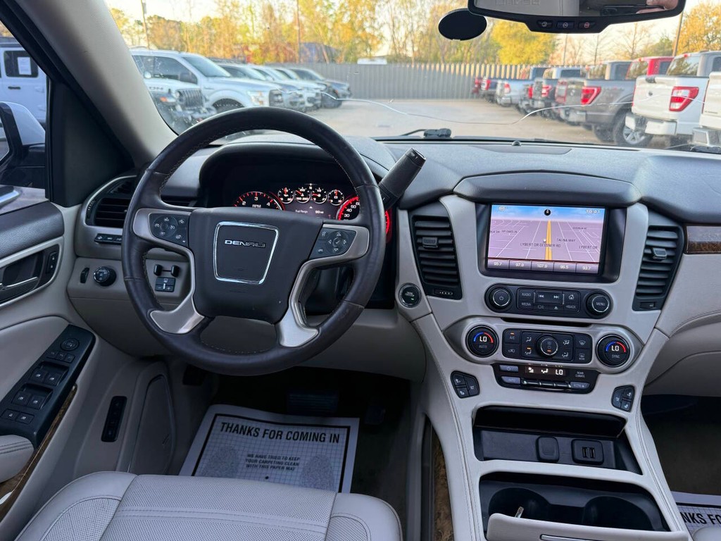 GMC Yukon XL Vehicle Full-screen Gallery Image 23