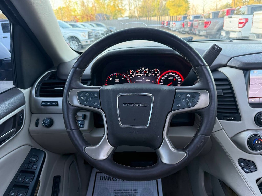 GMC Yukon XL Vehicle Full-screen Gallery Image 24