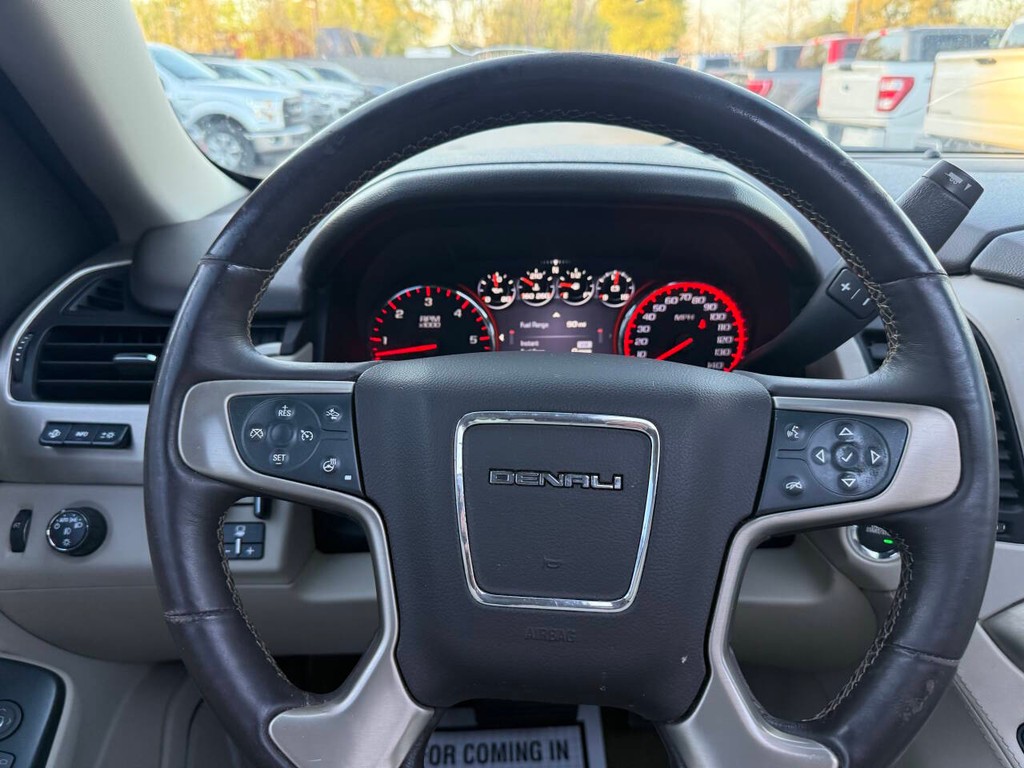 GMC Yukon XL Vehicle Full-screen Gallery Image 25