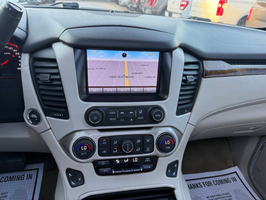 GMC Yukon XL Vehicle Full-screen Gallery Image 26