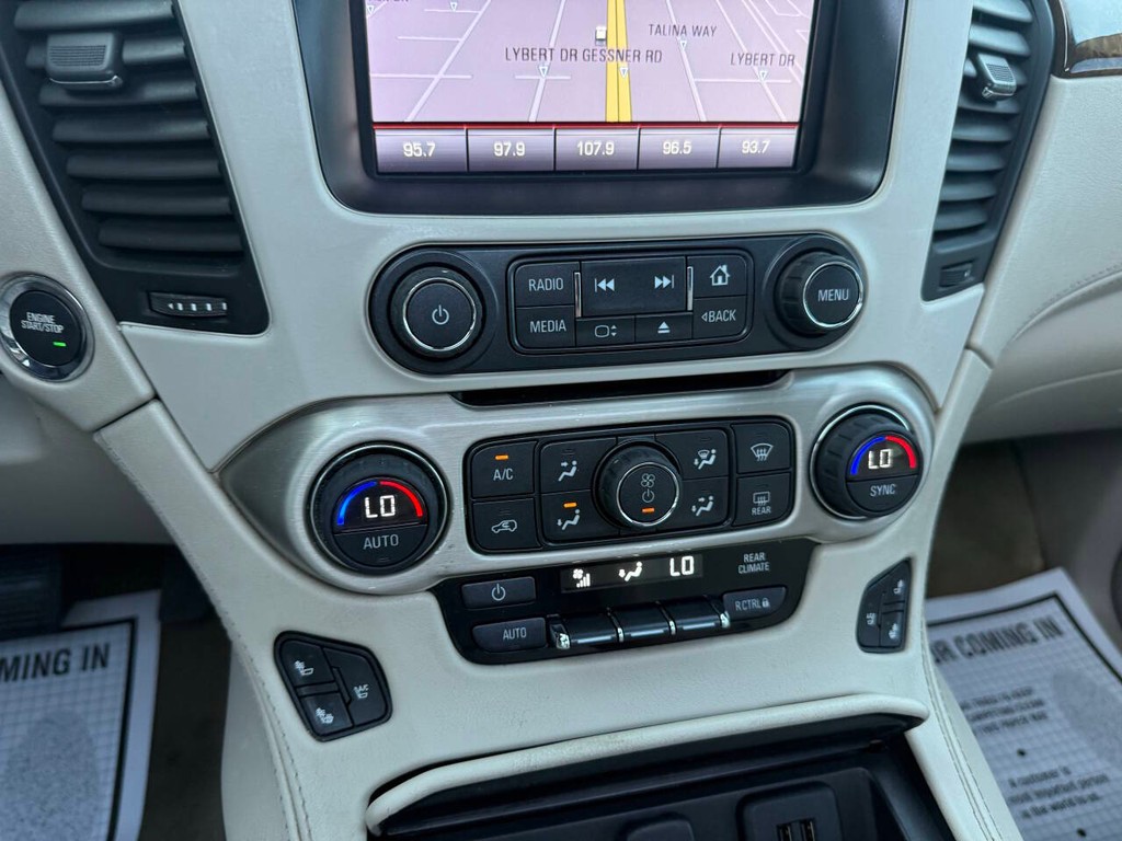 GMC Yukon XL Vehicle Full-screen Gallery Image 29