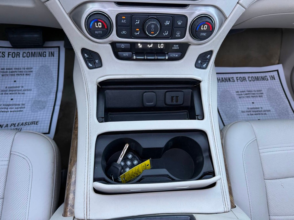 GMC Yukon XL Vehicle Full-screen Gallery Image 30