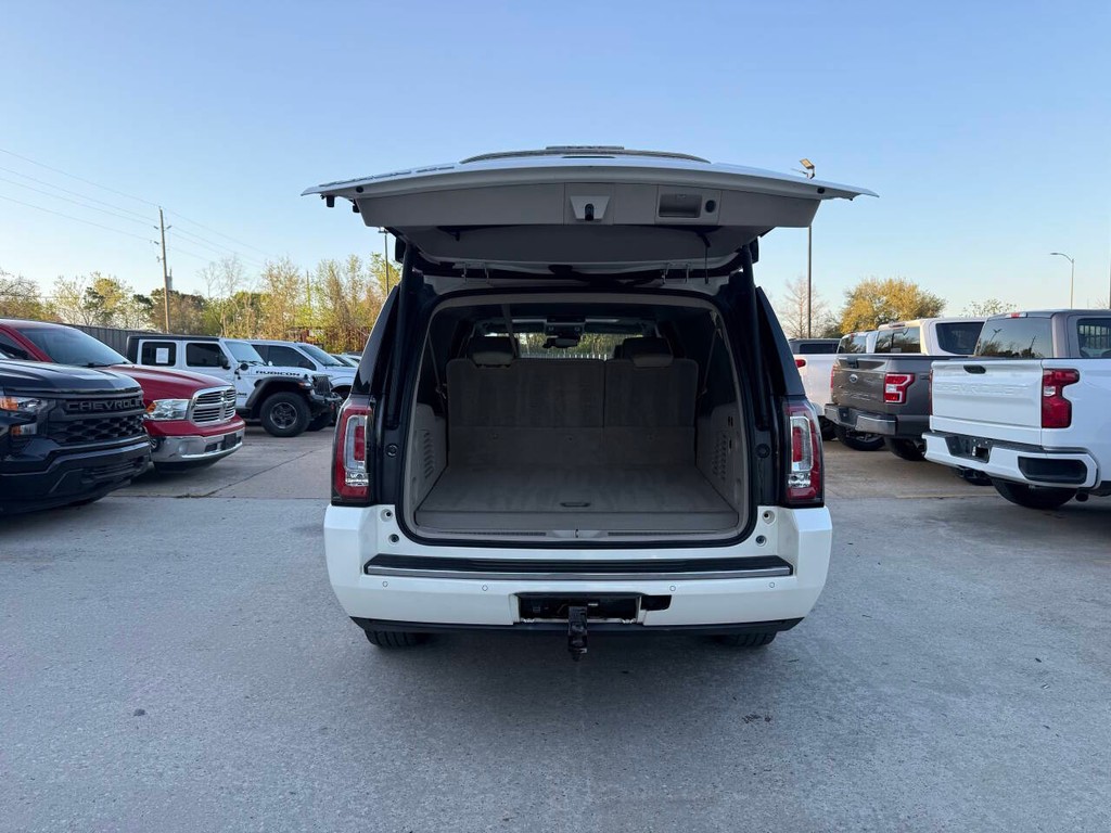 GMC Yukon XL Vehicle Full-screen Gallery Image 37