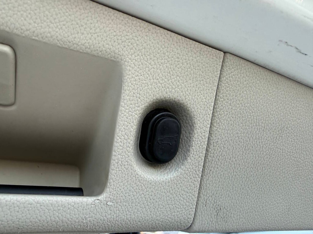 GMC Yukon XL Vehicle Full-screen Gallery Image 38