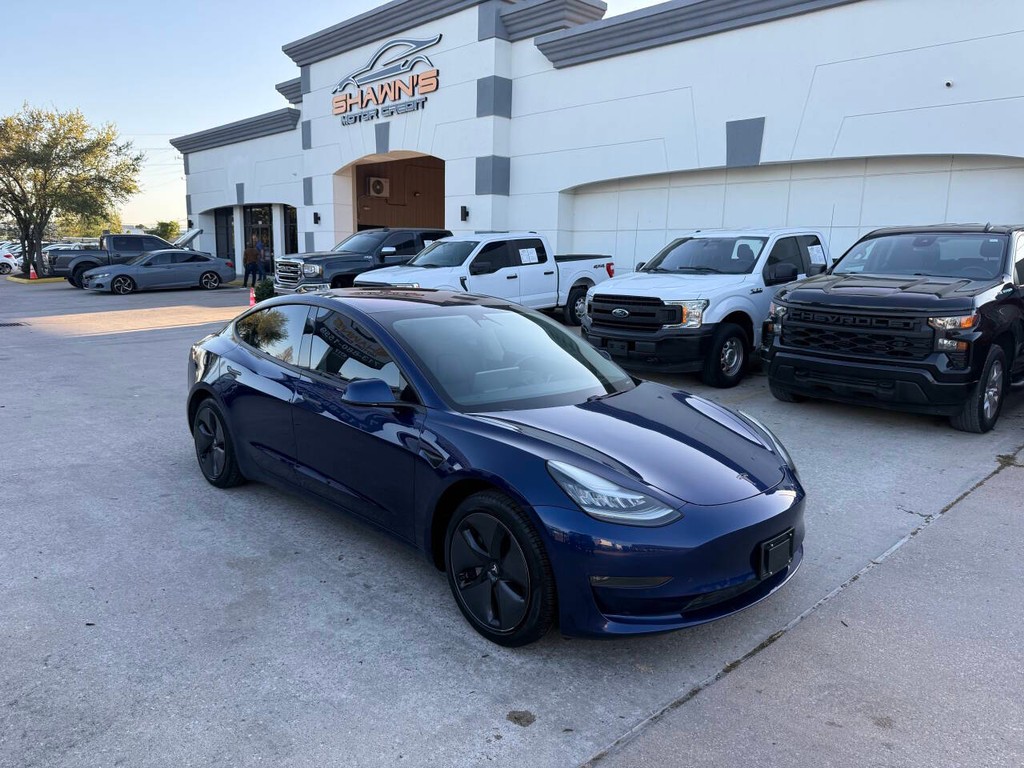 Tesla Model 3 Vehicle Full-screen Gallery Image 02