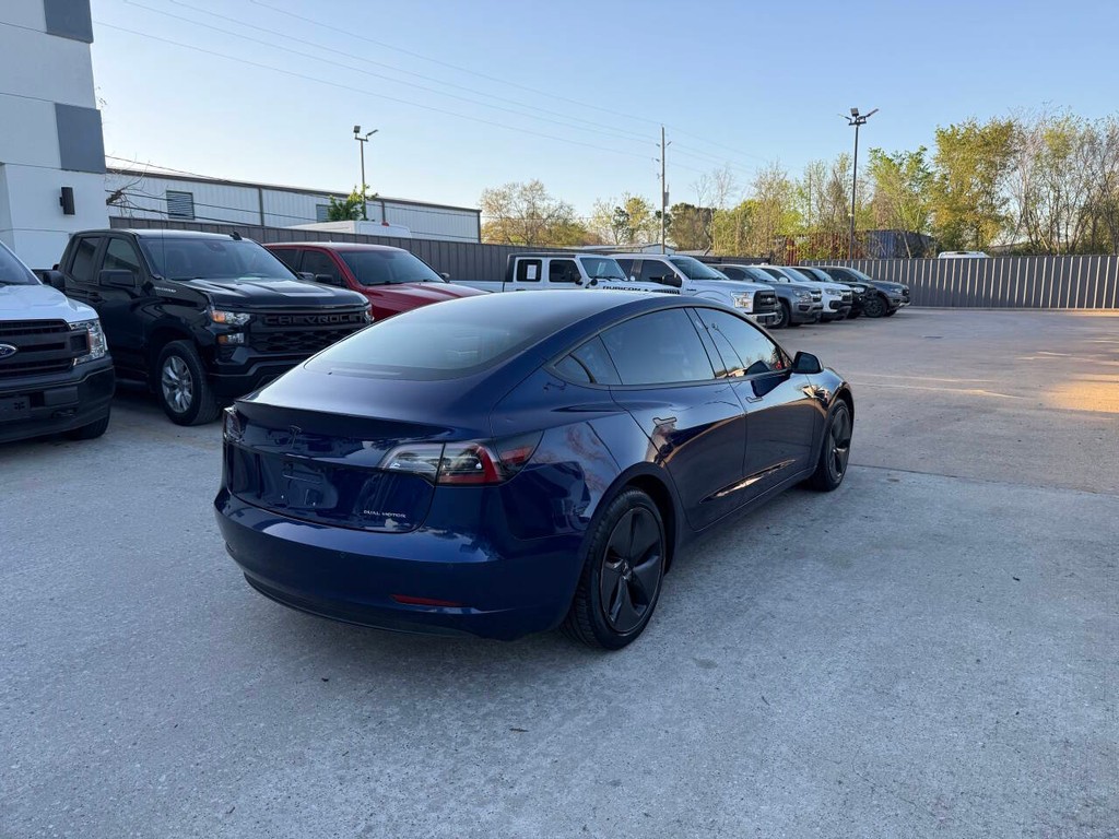 Tesla Model 3 Vehicle Full-screen Gallery Image 05