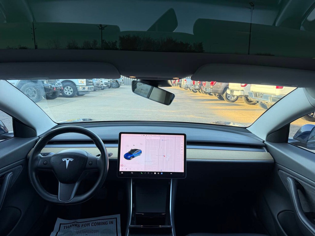 Tesla Model 3 Vehicle Full-screen Gallery Image 17