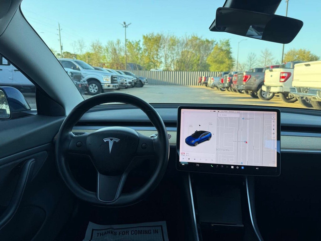 Tesla Model 3 Vehicle Full-screen Gallery Image 21