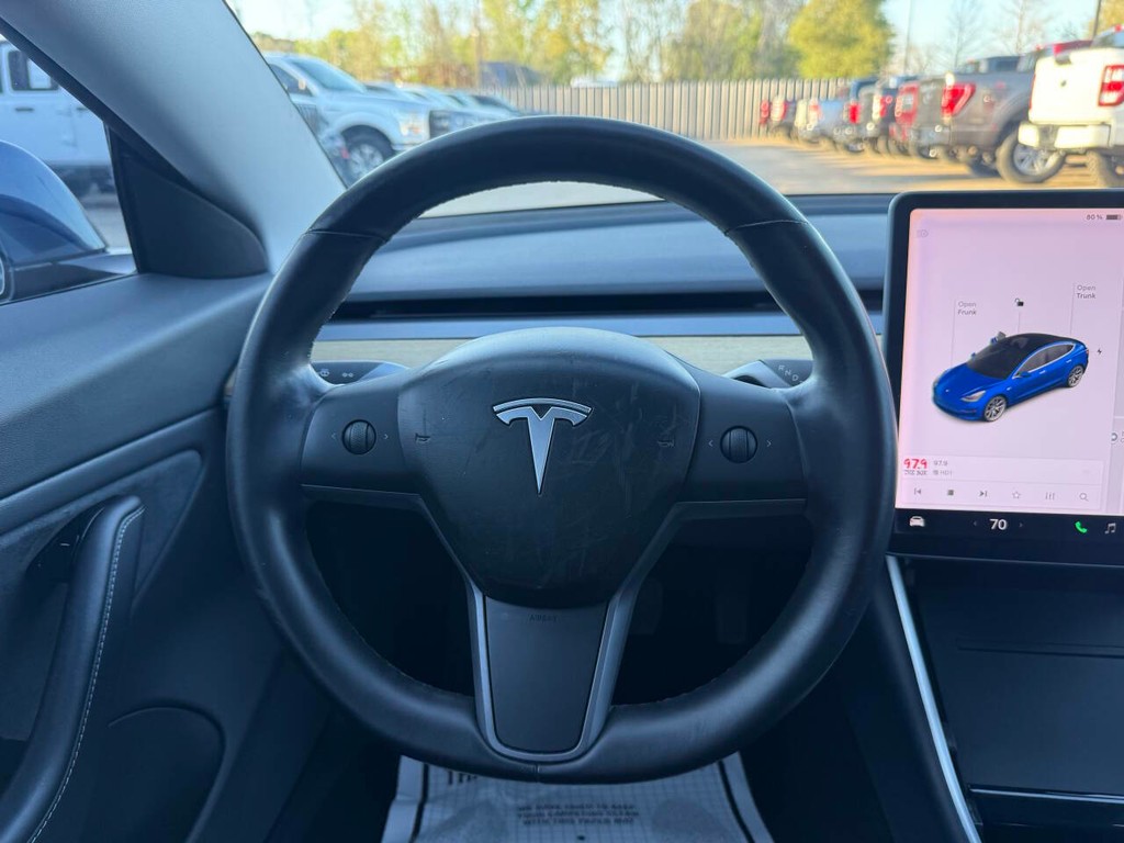 Tesla Model 3 Vehicle Full-screen Gallery Image 22