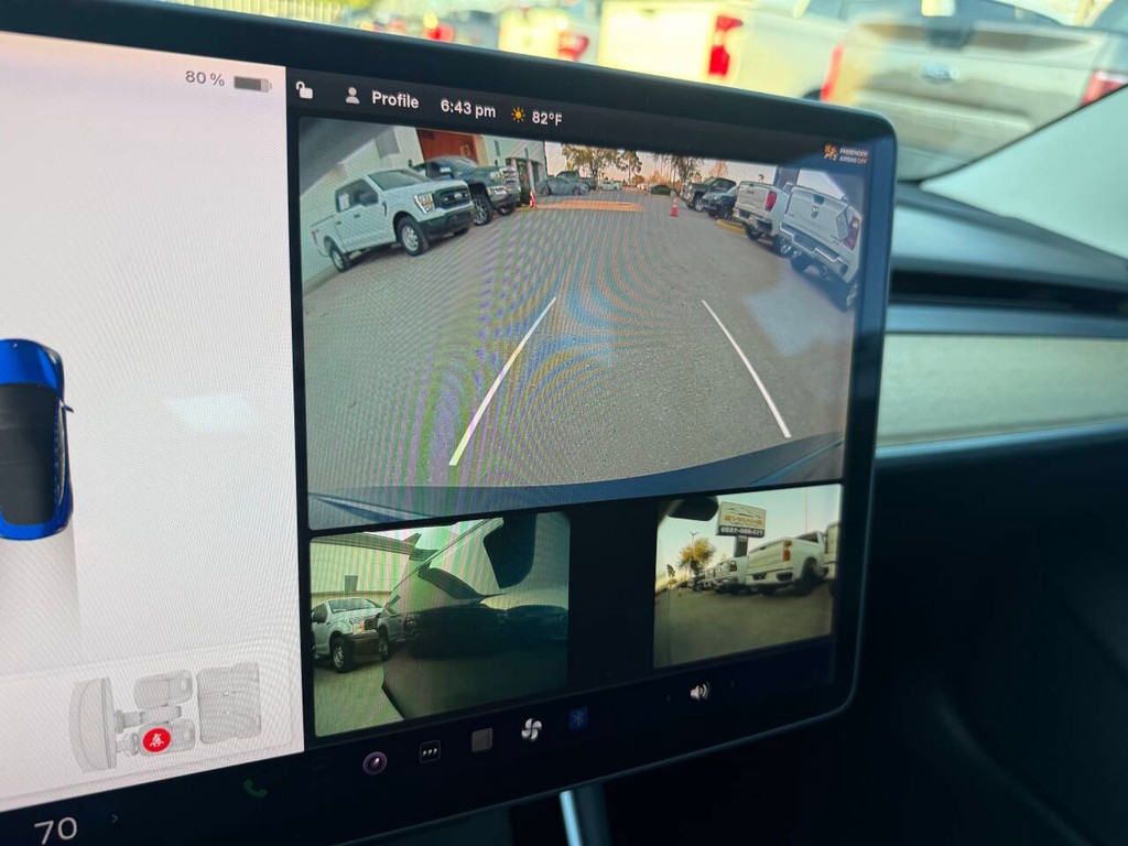 Tesla Model 3 Vehicle Full-screen Gallery Image 25