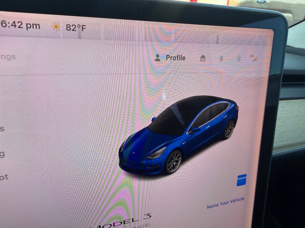 Tesla Model 3 Vehicle Full-screen Gallery Image 26