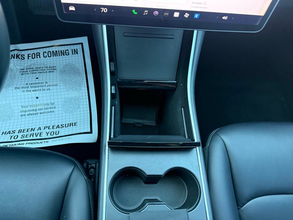 Tesla Model 3 Vehicle Full-screen Gallery Image 29