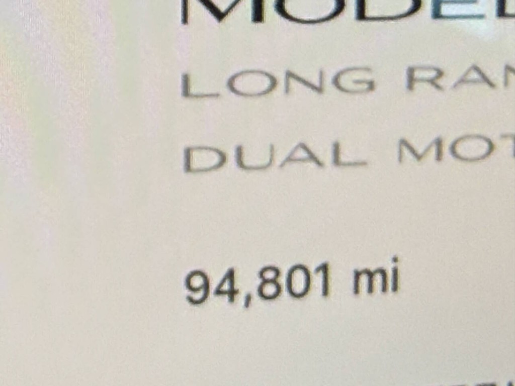 Tesla Model 3 Vehicle Full-screen Gallery Image 31