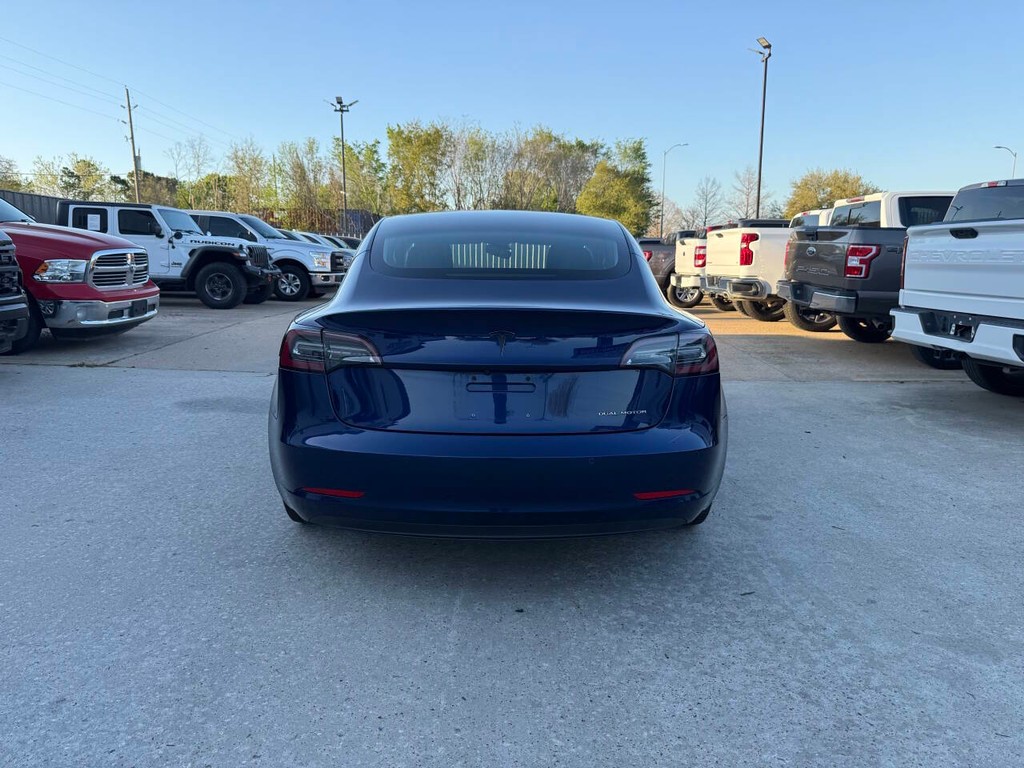 Tesla Model 3 Vehicle Full-screen Gallery Image 37