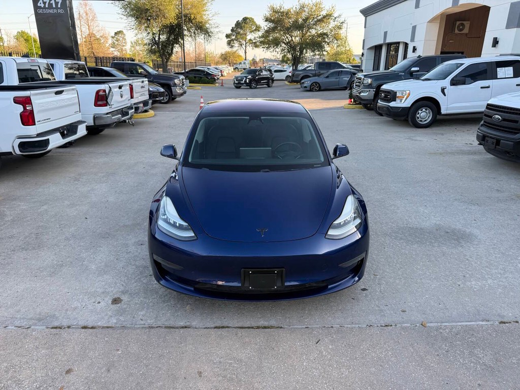 Tesla Model 3 Vehicle Full-screen Gallery Image 38