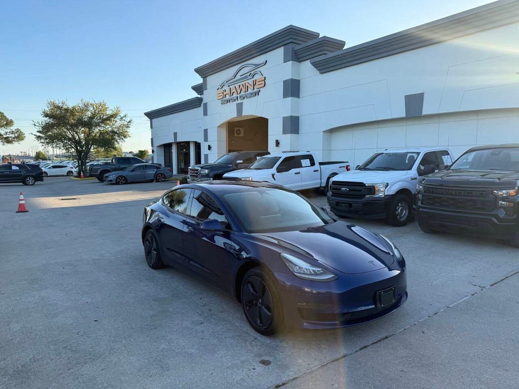 Tesla Model 3 Vehicle Full-screen Gallery Image 40