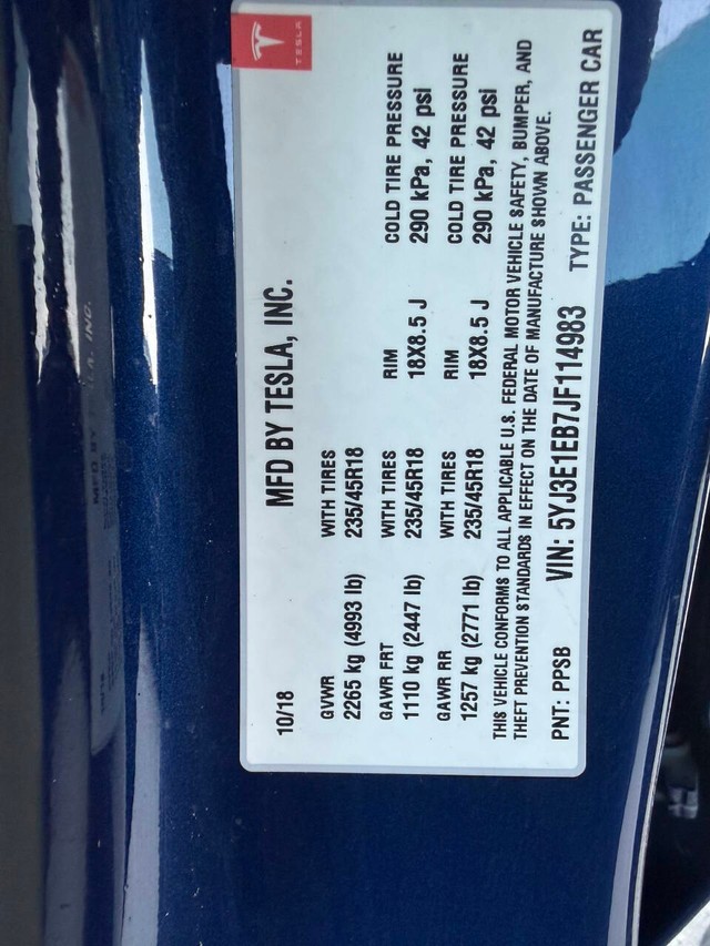 Tesla Model 3 Vehicle Full-screen Gallery Image 33