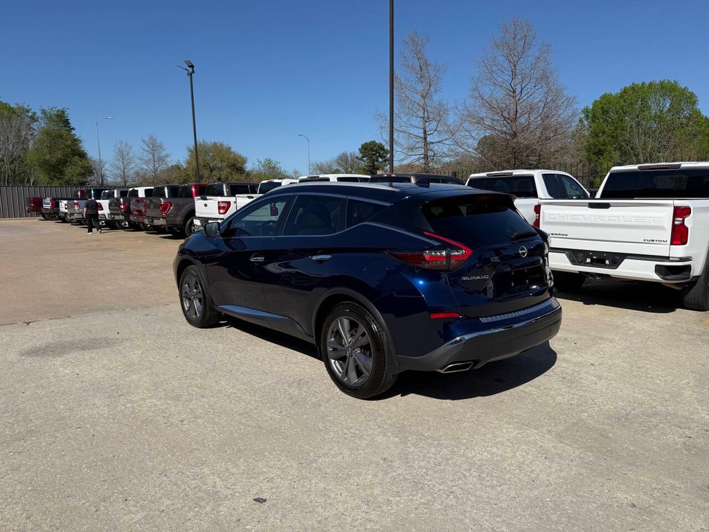 Nissan Murano Vehicle Full-screen Gallery Image 04