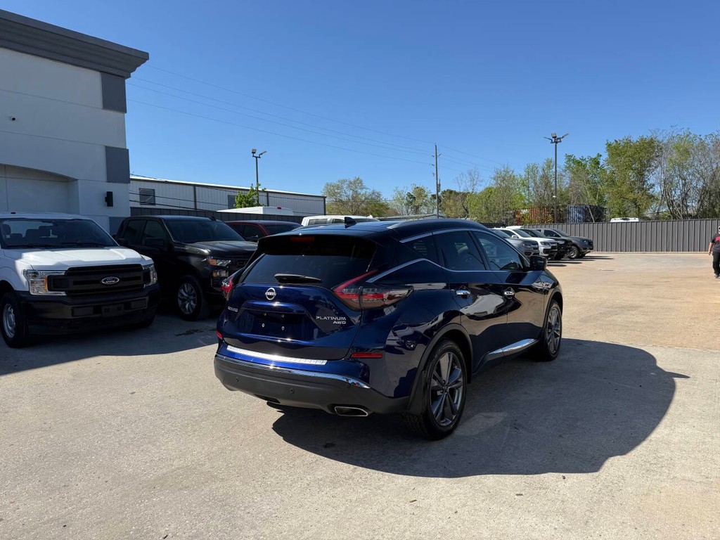 Nissan Murano Vehicle Full-screen Gallery Image 05