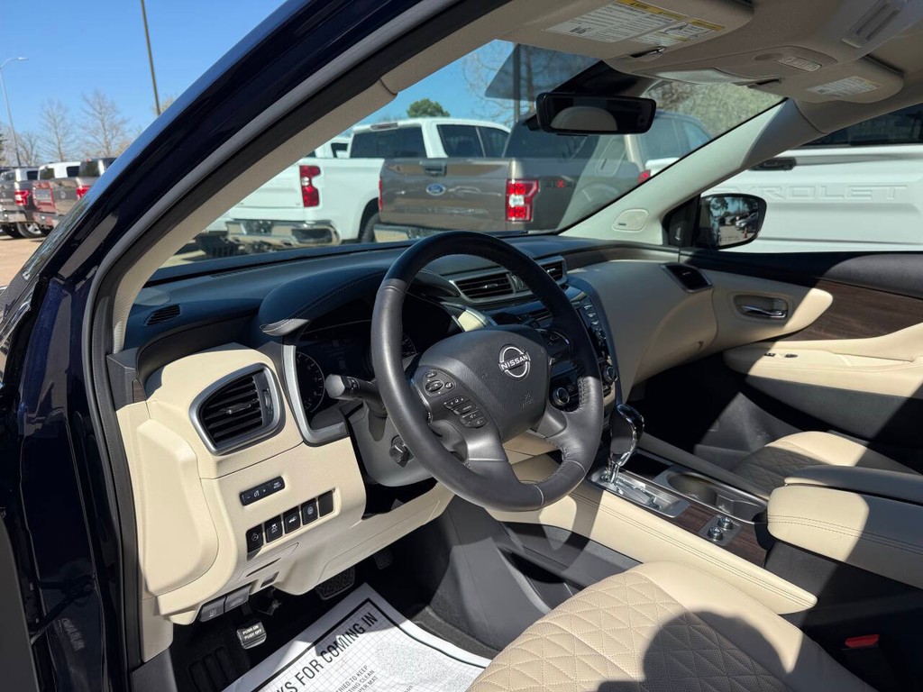 Nissan Murano Vehicle Full-screen Gallery Image 06