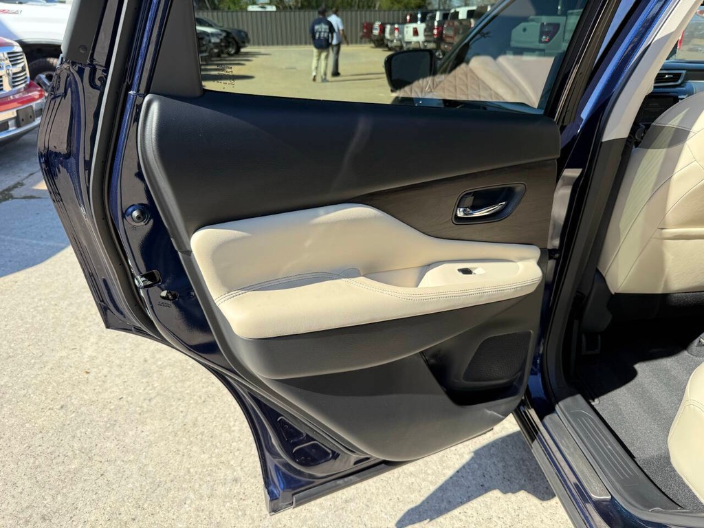 Nissan Murano Vehicle Full-screen Gallery Image 14