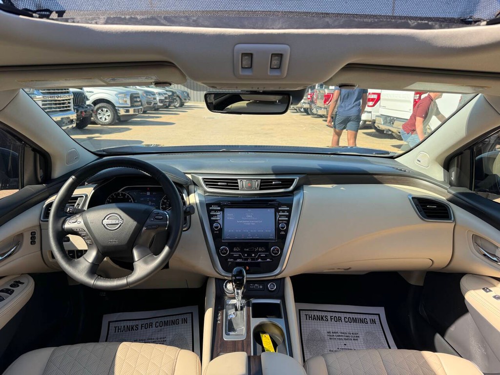 Nissan Murano Vehicle Full-screen Gallery Image 17