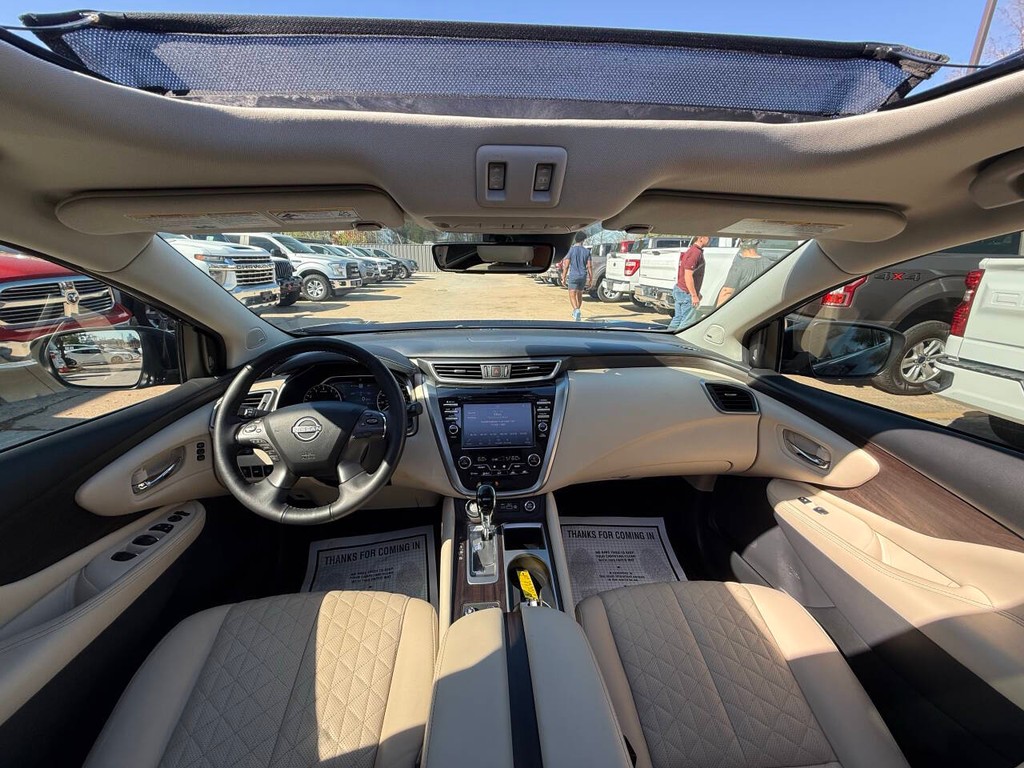 Nissan Murano Vehicle Full-screen Gallery Image 18