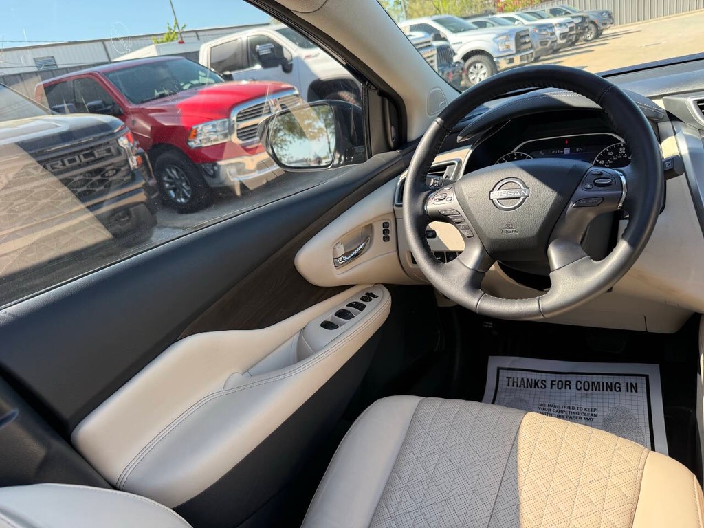 Nissan Murano Vehicle Full-screen Gallery Image 19