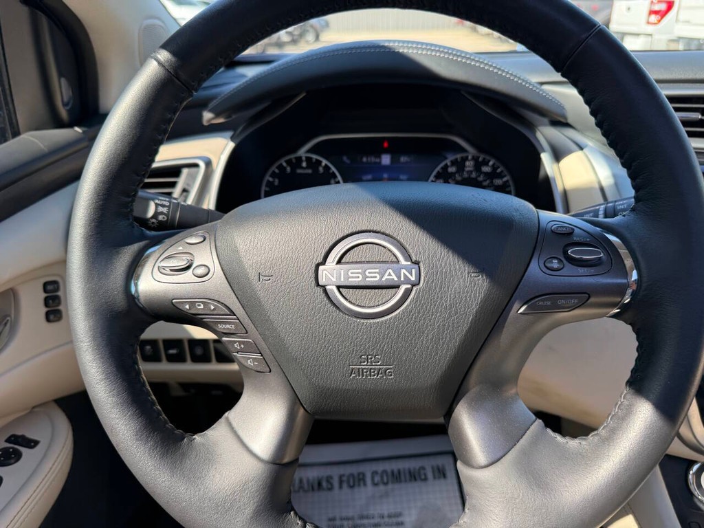 Nissan Murano Vehicle Full-screen Gallery Image 23