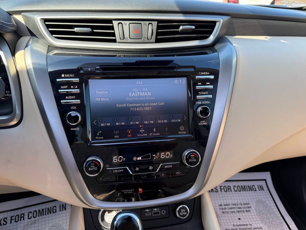 Nissan Murano Vehicle Full-screen Gallery Image 24