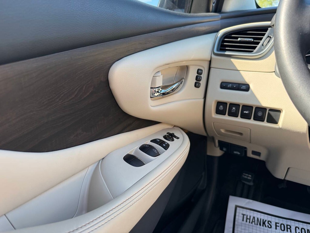 Nissan Murano Vehicle Full-screen Gallery Image 30