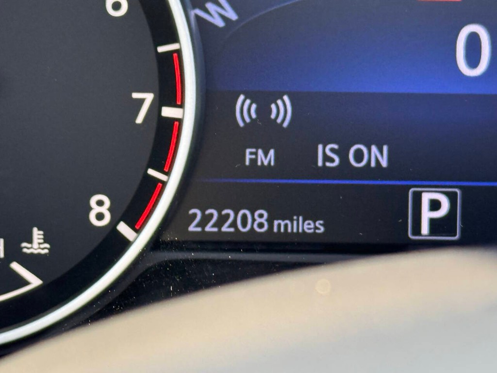 Nissan Murano Vehicle Full-screen Gallery Image 33