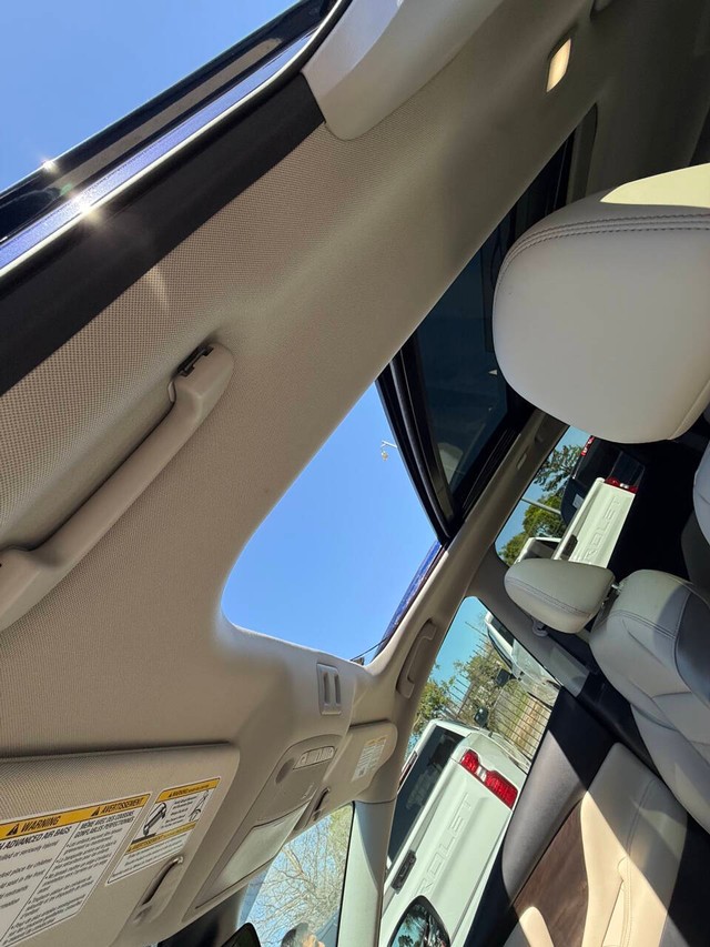 Nissan Murano Vehicle Full-screen Gallery Image 31