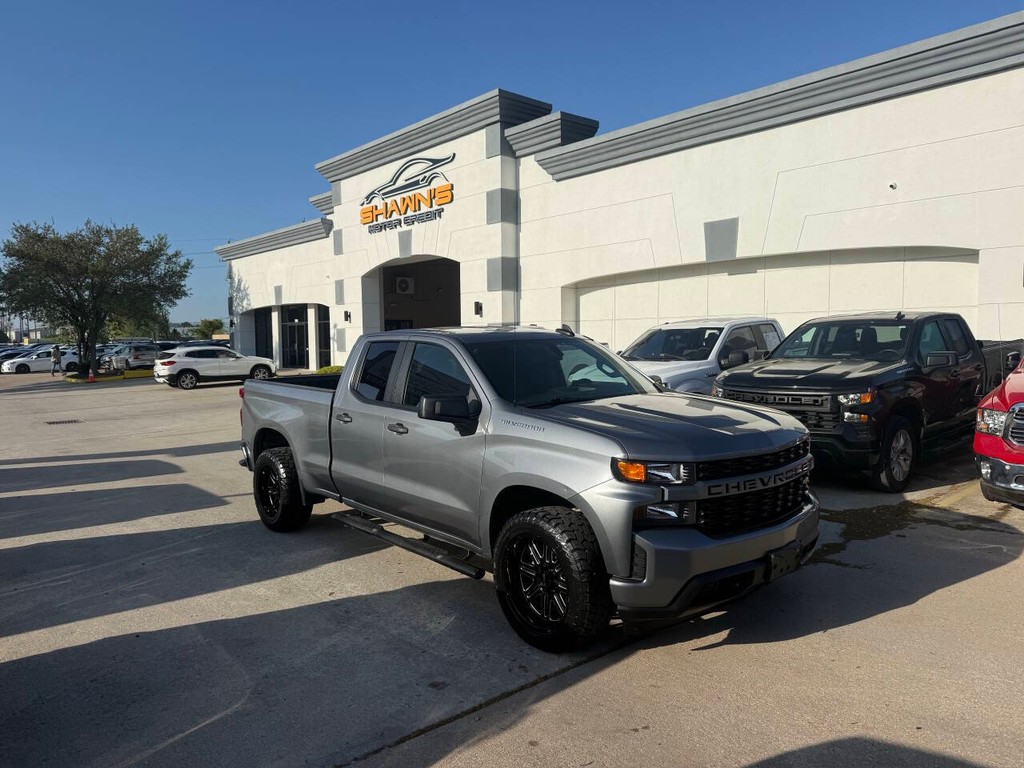 Chevrolet Silverado 1500 LTD Vehicle Full-screen Gallery Image 02